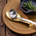 Reposa cucharon sobre mesada metálica Dorado